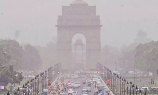 दिल्ली-NCR पर प्रदूषण की मार, लागू हुईं पाबंदियां; जानें क्या-क्या रहेगा बैन