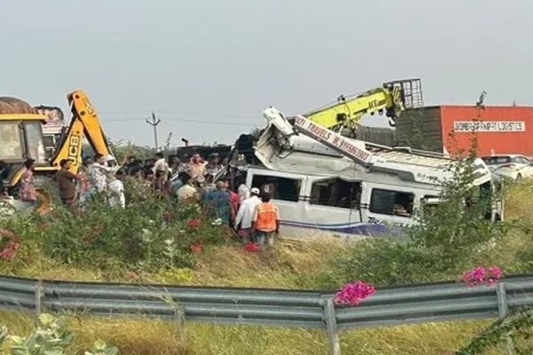 खाटूश्यामजी जा रहे यात्रियों की बस हादसे का शिकार, 8 की मौत; सीटों के बीच फंसे शव