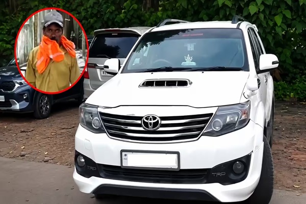 35 लाख की Fortuner से ड्यूटी पर पहुंचा सफाई कर्मचारी, फिर झाड़ू उठाकर करने लगा सड़क की सफाई,  Video Viral