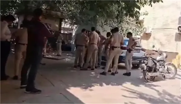 School में 12वीं की छात्रा जली हुई हालत में मिली, पास से मिला 3 पन्नों का सुसाइड नोट