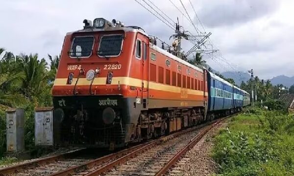 रेलवे में नौकरी की तैयारी कर रहे युवाओं के लिए खबर, स्टेशन मास्टर भर्ती से जुड़ी डिटेल्स जानें