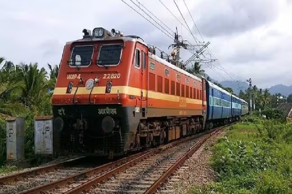 रेलवे में नौकरी की तैयारी कर रहे युवाओं के लिए खबर, स्टेशन मास्टर भर्ती से जुड़ी डिटेल्स जानें